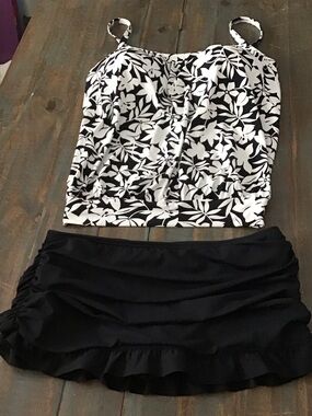 Lands' End Black & White Floral Tankini with Black Ruffled Swim Mini